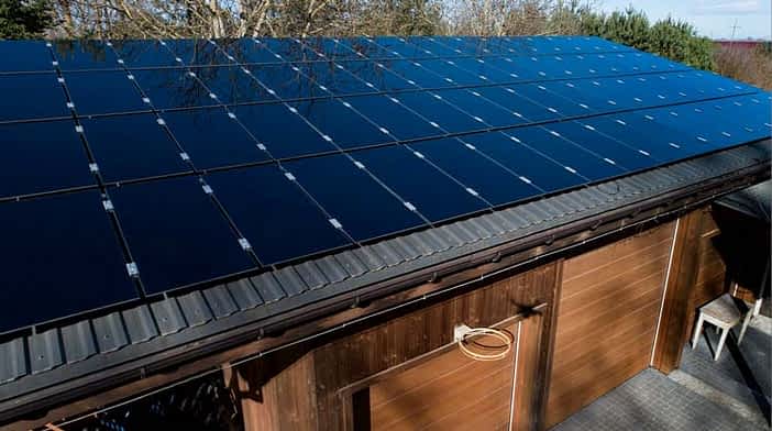 Photovoltaik Solaranlage auf Garage