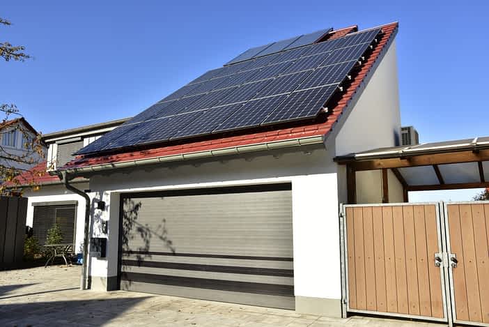 Solaranlage auf einer Garage